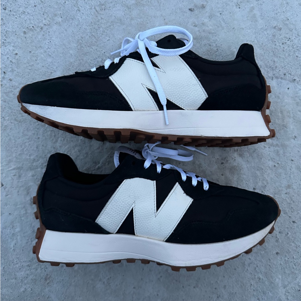 Women’s New Balance 327 Black and White Gum Athletic Shoes Size 10